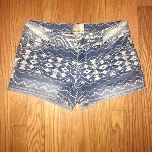 Aztek  Print Denim Shorts by Arden B. Size 0